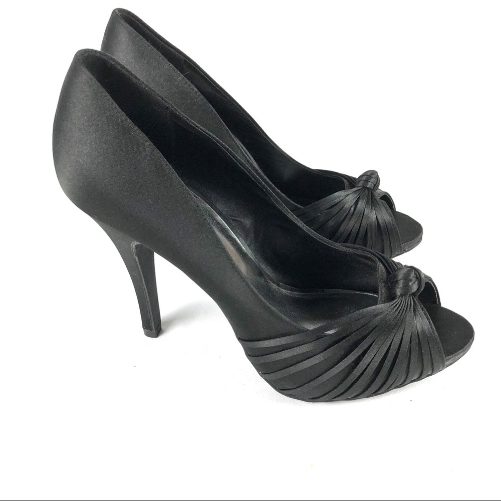 Maripé Black Satin Heeled Pumps